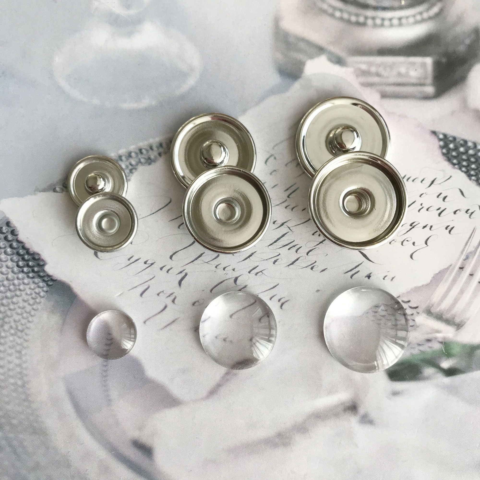 Lot De 12 Paires De Boutons De Manchettes Cabochon Argenté 13mm - Gemme En Cabine - NEUF (stock Ancien)