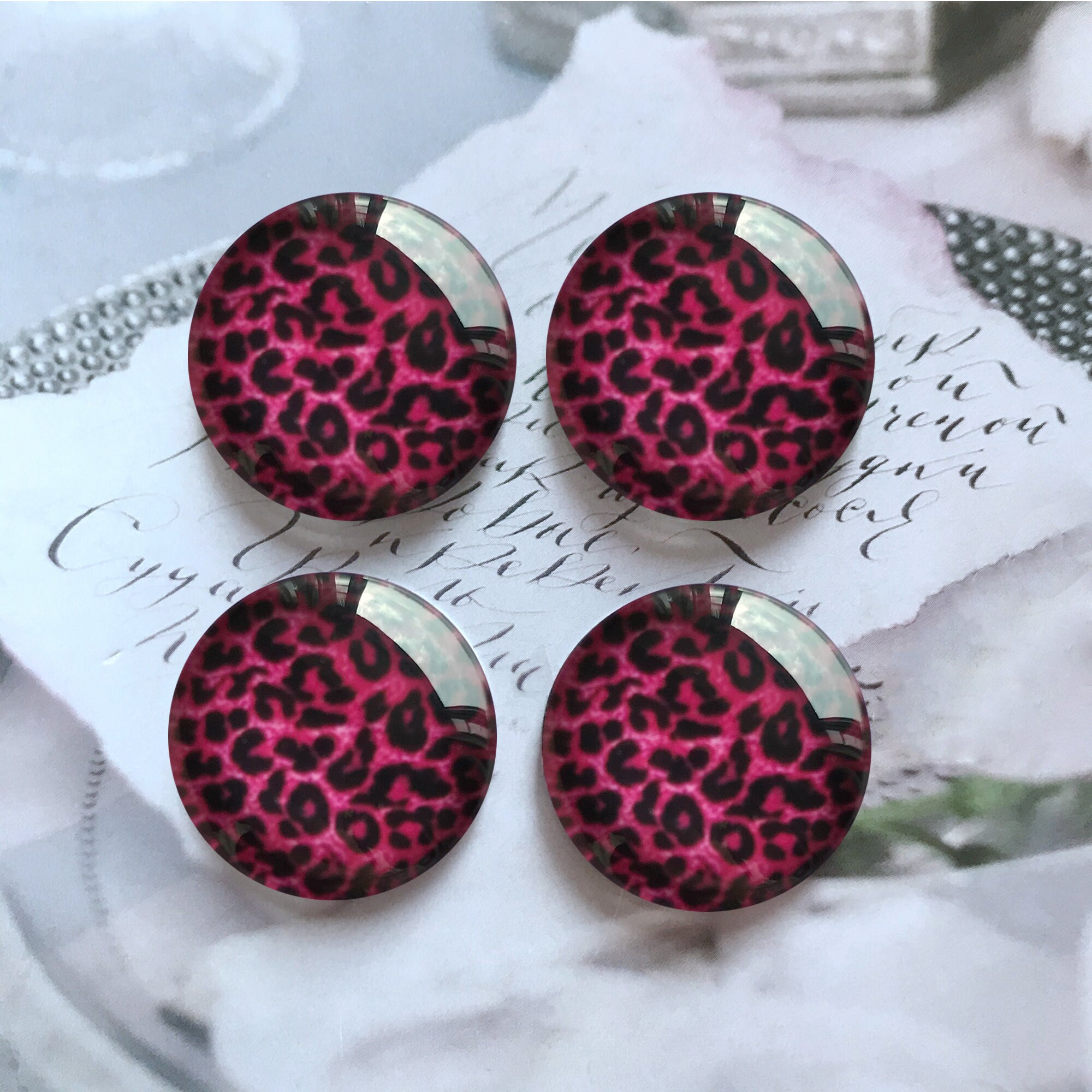 ローズレッド ヒョウ柄カボション / ガラス スナップ ボタン、10 mm 12 