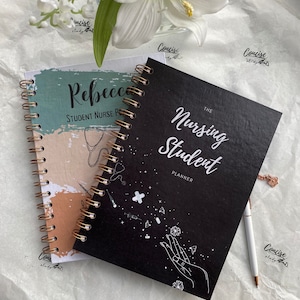 Verpleegkundige student planner 2025 nieuwe verpleegkundige academisch dagboek aangepast cadeau voor verpleegkundige toekomst RN klinisch tijdschrift verpleegschool planner benodigdheden