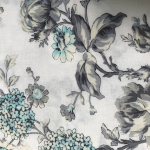 Blue gray floral hydrangeas runner