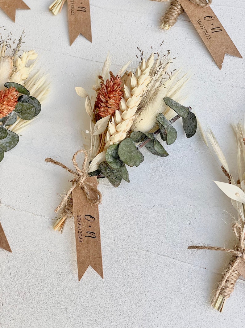 These earthy and elegant florals make for a memorable and heartfelt gesture.