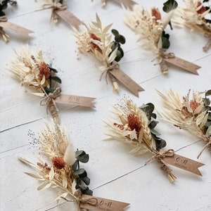 Select 'no tag' for boutonnieres or 'yes tag' for place settings/favors. Tags can be left blank, so you can handwrite your guests name and table number or we can customized the tags with names, dates, and logos.
