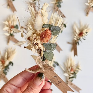 For a rustic boho wedding, adorn your table with our mini dried flower bouquets, offering customizability in colors and flower types.