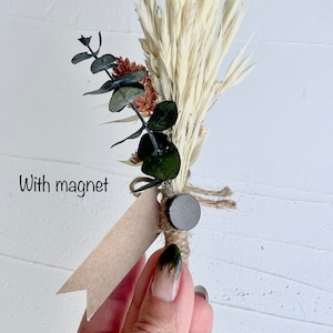 Add your personal touch to the mini dried flower bouquets. 
Customize your mini dried flower bouquet with using "style" dropdown menu. 
1. No Tag&No Magnet
2. No Tag&Yes Magnet
3. Yes Tag&Yes Magnet
4. Yes Tag&Yes Magnet