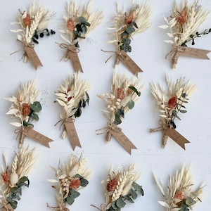 Make your rustic boho wedding unforgettable with our mini bouquets made from real dried flowers. Customize the flower colors and types to suit your style. The beauty of dried flowers lies in their natural irregularity, which adds to their charm.