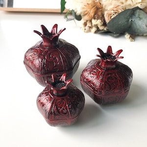 Red wedding favors for guests, unique wedding favor boxes, engagement party favors, baby shower gifts, elegant wedding, pomegranate box