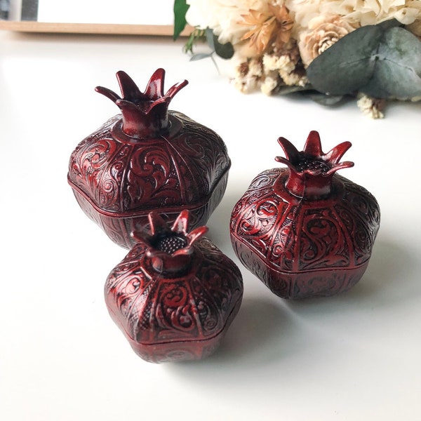 Red wedding favors for guests, unique wedding favor boxes, engagement party favors, baby shower gifts, elegant wedding, pomegranate box