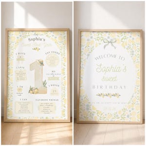 Könnte beinhalten: Zwei gerahmte Drucke mit Zitronen-Thema. Einer zeigt den Text "Sophia's Sweet First Year" mit einer Eins und persönlichen Details. Der andere sagt "Willkommen zu Sophias süßem Geburtstag". Beide haben einen hellen Holzrahmen.