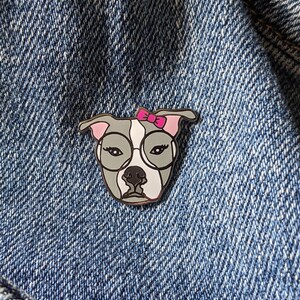 Pit bull enamel pin, Blue nose Resting pit face Am staff Pibble dog