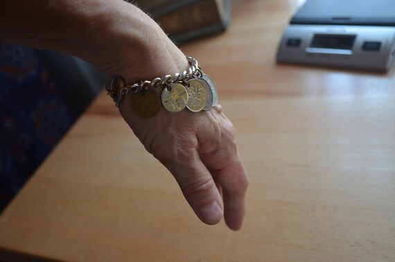 VINTAGE 1950's 1950s COIN BRACELET 1930's to 1950… - image 4