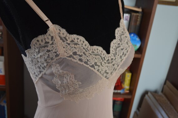 VINTAGE 1958 1960 LENCERIA LACE Full Slip VASSARETTE Hollywood by Munsingshears Pale Blush Rose Gold Champagne Color Beautiful Etsy Mexico