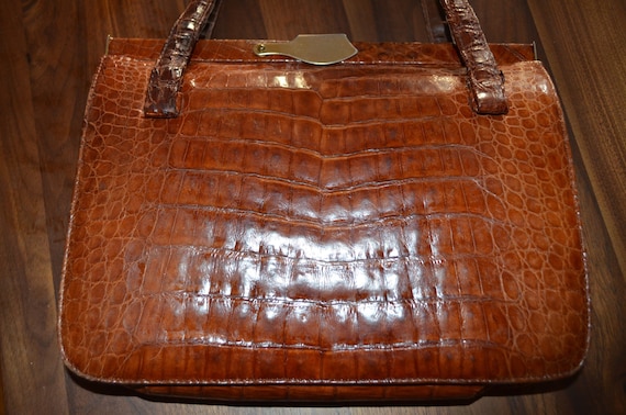 ISABELLA ROSSELLINI BULGARI HANDBAG 35568 IN LEATHER ALLIGATOR HAND BAG  Purple Exotic leather ref.328668 - Joli Closet