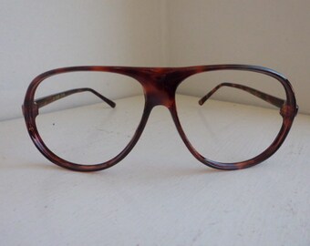 beige-brown plastic goggles in aviator style