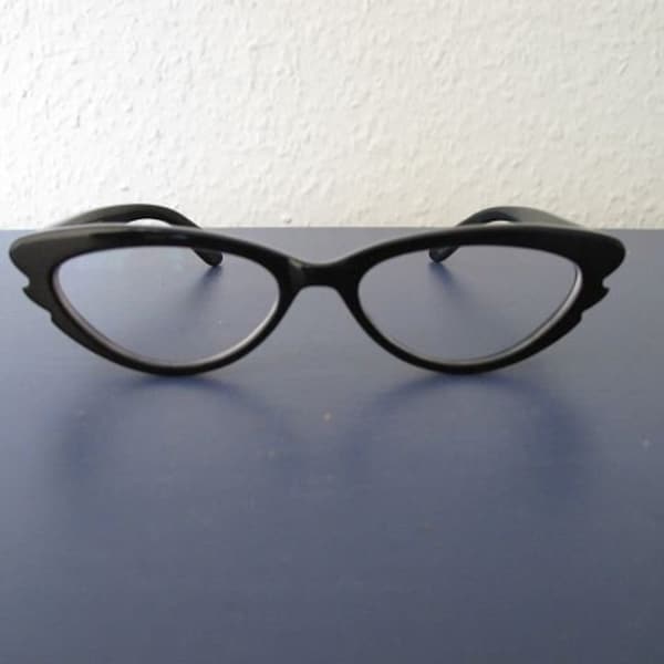 schmale schwarze Acetatbrille im cateye-Stil