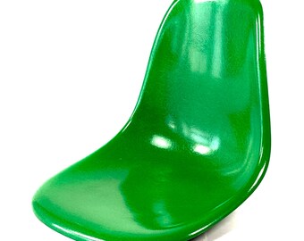 No. 53 | Color: Cadmium Green / Green - 80s Eames Fiberglass Side Chair seat shell - Vitra for Herman Miller | Narrow Mount - WITHOUT FRAME!