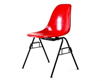 90er Eames Fiberglas Sidechair - Herman Miller, Vitra | Farbe Crimson Red / Rot, Original Stacking Base in Schwarz, Narrow Mount, selten!