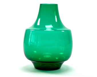 large 60s glass vase - emerald green | vase, green, green glass, Scandinavia, Scandinavian design, mid century, Danish design era
