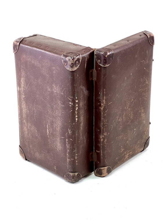 small 1940s suitcase - top patina | Colour: brown… - image 10