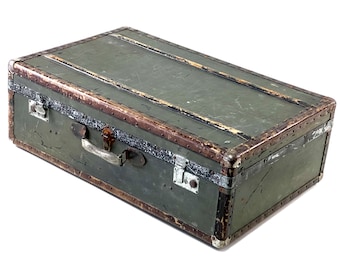 40s suitcase with sturdy body - wooden strips, metal edge protection | Travel suitcase, olive green, green, militaria, chest, box, officer's case