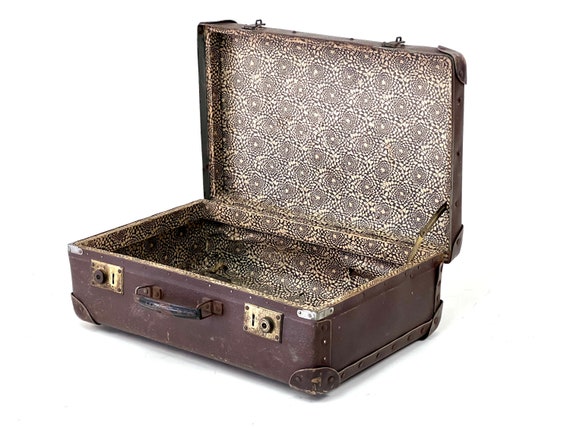 small 1940s suitcase - top patina | Colour: brown… - image 1