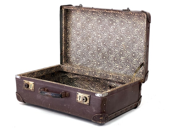 small 1940s suitcase - top patina | Colour: brown… - image 4