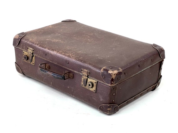 small 1940s suitcase - top patina | Colour: brown… - image 2