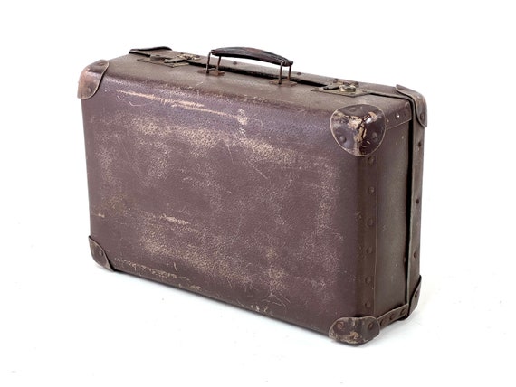 small 1940s suitcase - top patina | Colour: brown… - image 5