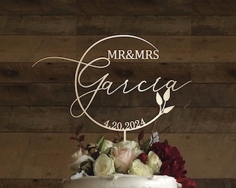 Rustic Wreath Wedding Cake Topper: Personalized Mr & Mrs