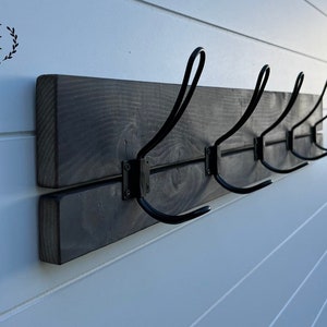Moderne Wandhalterung | Badezimmer Handtuchhalter | Kleiderbügel | Eingangsbereich Organizer Hakenleiste | Landhaus Garderobe | Geräucherter Shou Sugi Ban