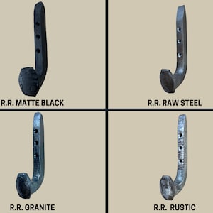 Puede incluir: Cuatro ganchos de clavo de v&iacute;a f&eacute;rrea dispuestos en una cuadr&iacute;cula. Arriba a la izquierda R.R. MATTE BLACK, arriba a la derecha R.R. RAW STEEL, abajo a la izquierda R.R. GRANITE, abajo a la derecha R.R. RUSTIC. Cada gancho tiene tres agujeros.