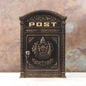 Vintage Floral Metal Garden Mailbox - Rustic Antique-Style Post Box, Shabby Chic Outdoor Decor, 45cm Tall