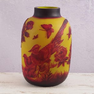 Jarrón de cristal de estilo Art Nouveau inspirado en Gallé con diseño de pájaros y mariposas - Elegante elemento decorativo para el hogar, regalo para él, regalo para ella