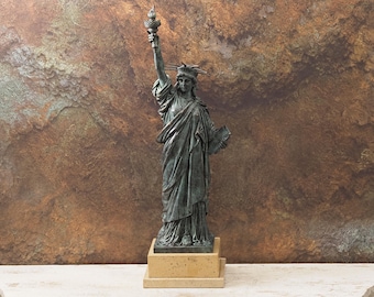花崗岩の台座に置かれた大型ブロンズ製自由の女神像（61 cm） - Etsy 日本
