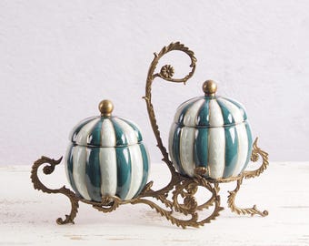 Elegante Vintage Porzellanschale: Grüne & beige Plateauschale mit bronzenen Ornamenten - Antikes Geschirr, Geschenk für ihn, Geschenk für sie