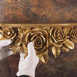 Wandkonsole im Vintage-Stil mit goldenem Blumenmuster: Antikes Wohnaccessoire für elegante Räume, Geschenkidee für Sie und Ihn