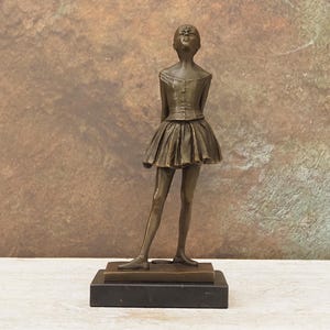 Elegante Ballerina-Skulptur aus Bronze: Von Degas inspirierte 14-jährige Tänzerin, signiertes Kunstwerk