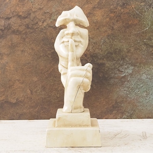 Patinated White Cast Iron Silence Face Statue: Modern Minimalist Mask Sculpture for Home Decor (28cm)
