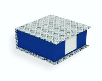 Note box with lid, note box in 4,3 x 4,3 in, filling height 1,57 in (4 cm), Fleurs decorative paper, an eye-catcher on the desk