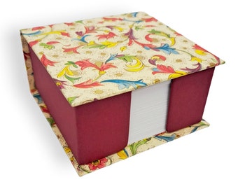 Note box refillable in wine red with Florentine paper, 4,3x4,3x2,4 “, note box folds open, approx. 300 sheets, nice gift for Christmas