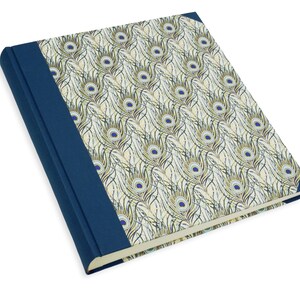 Fotoalbum, 23 x 24,5 cm, Leinen dunkeblau, Pfauenfedern, 30 Blatt, Fotokarton creme-weiß, schönes Hochzeitsalbum zum verschenken