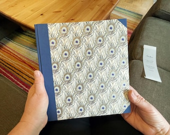 Photo album, 9 x 9,6 ", linen dark blue, peacok feathers, 30 sheets, photo cardboard vanilla-coloured, nice gift album for wedding
