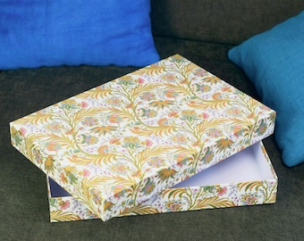 flat box with lid, 8,8 x 13,2 x 2 “, rectangular storage box, Cardboard box with flower ornaments, large slipcase box of thin cardboard