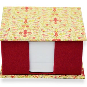 Zettelbox nachfüllbar in weinrot mit Florentiner Papier, 11x11x6cm, Zettelkasten aufklappbar, ca.300 Blatt, schönes Geschenk für Weihnachten