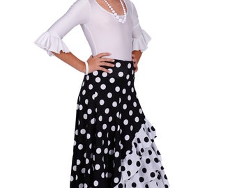 Flamenco children's skirt with six waterfall-shaped ruffles.