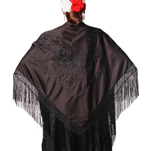 Mantón pico color negro de flamenco con flecos. Bordado negro a una cara. Medida GRANDE 190X90cm imagen 2