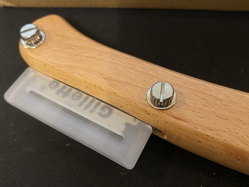 lame bread knife