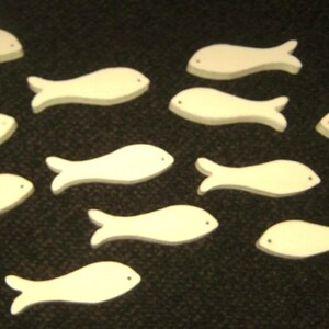 12 weiße Holzfische Fische in weiß 6 cm Kommunion