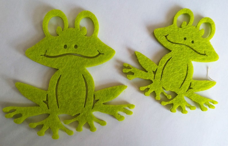 4 frogs made of felt parts Felt frogs light green 8.9 cm x 8.6 cm and 7.5 cm x 7.3 cm image 1