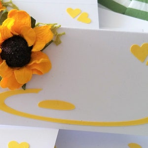 6 Tischkarten in gelb weiß verziert mit einer Sonnenblume