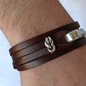 Men&#39;s Leather Knot Bracelet: Sterling Silver Plated Cuff